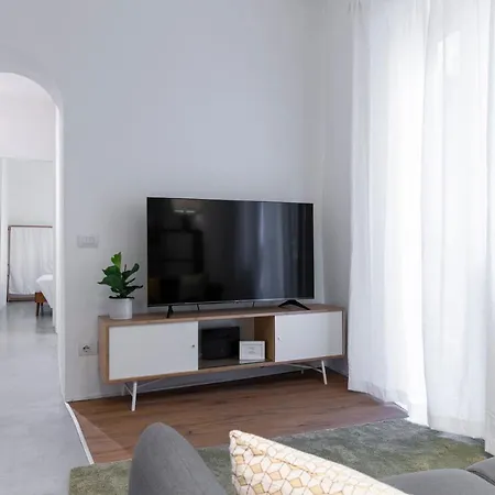 San Frediano Elegant Apartment Florence